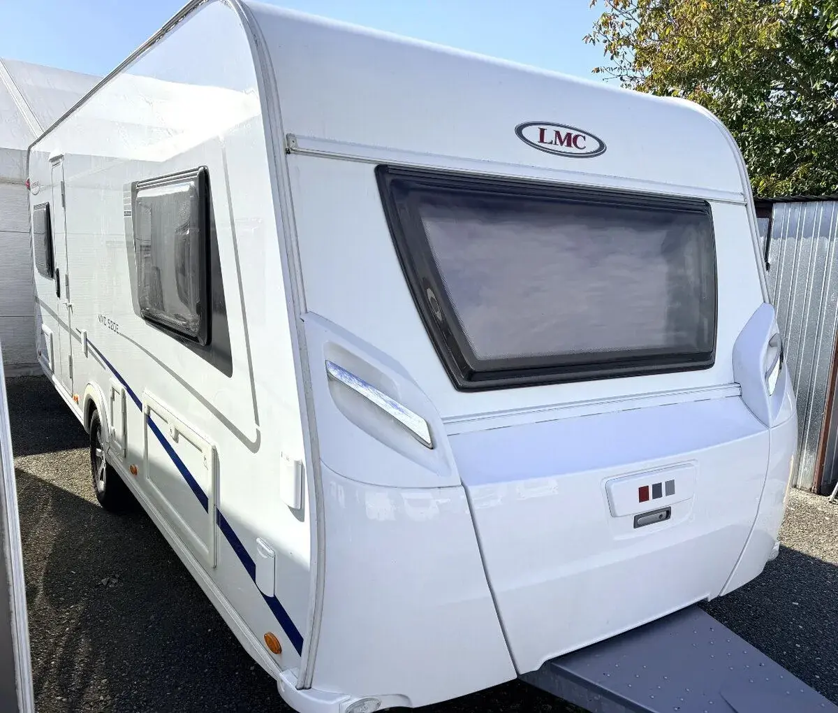 LMC Vivo 520E, PODLAHOVÉ TOPENÍ, BATERIE, VELKÁ LEDNICE,