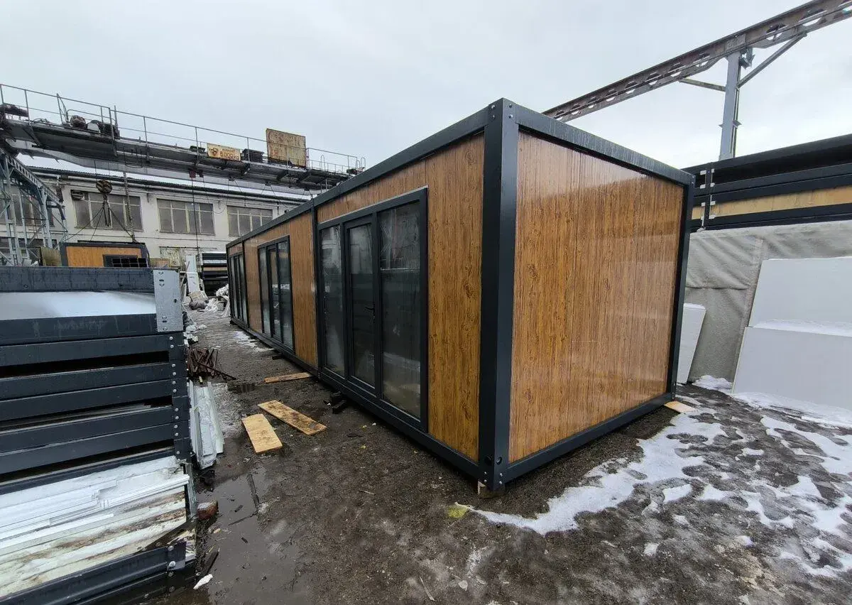 Obytný kontejner 12×3 m – ihned k odběru