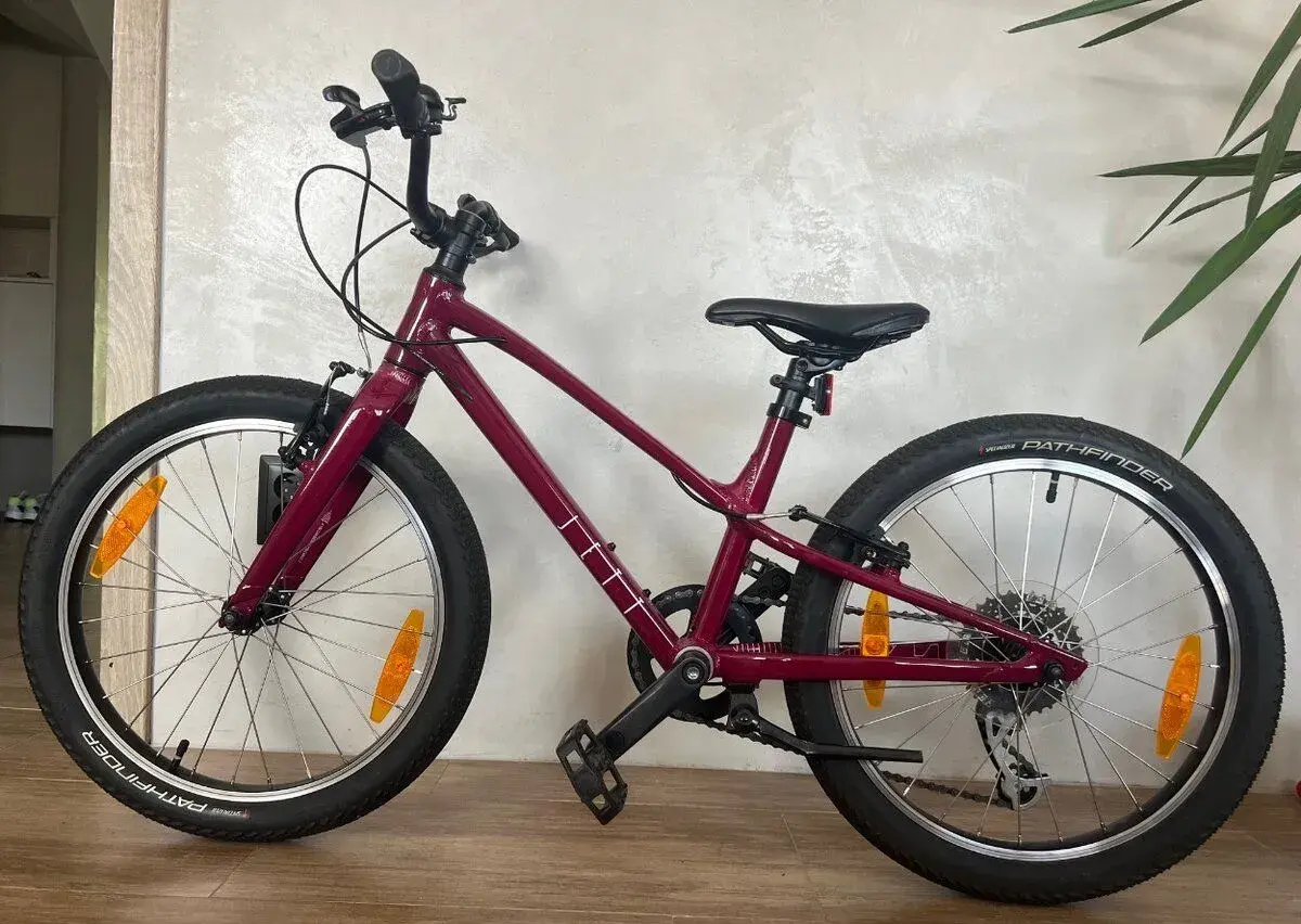 Perfektní lehké kolo Specialized Jett, velikost 20