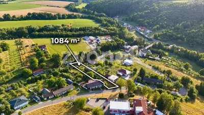 Prodej stavebního pozemku 1 084 m², Svárov, ev.č. UH02850