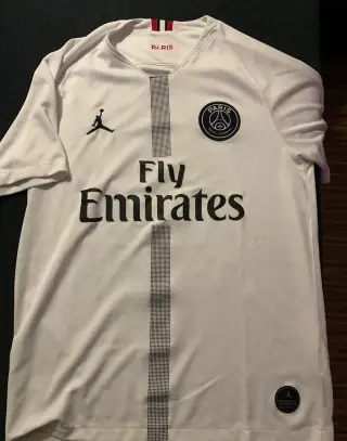 Dres PSG Mbappe