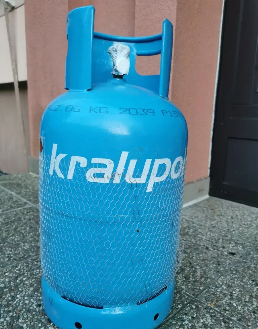 Propan butanova láhev, bomba