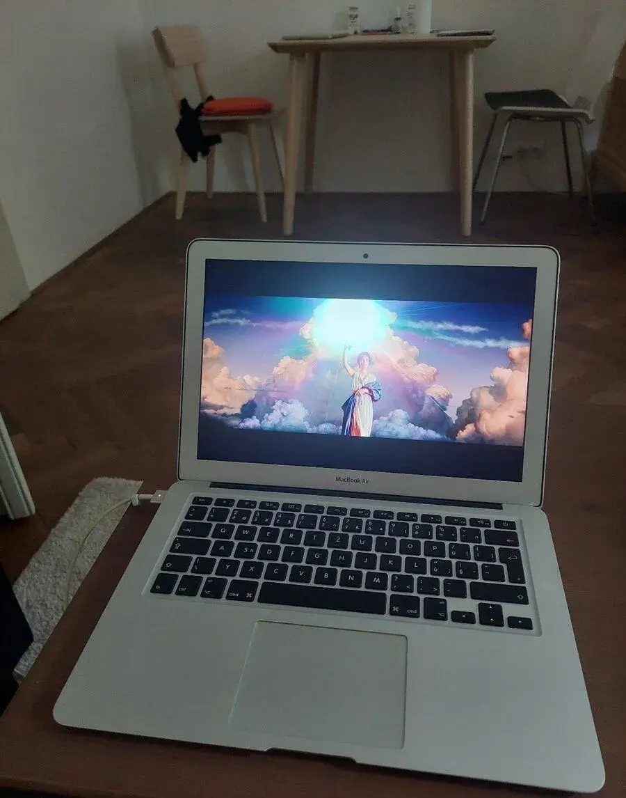 MacBook Air 13" (2015) – i5 / 8GB RAM / Orig. nabíječka