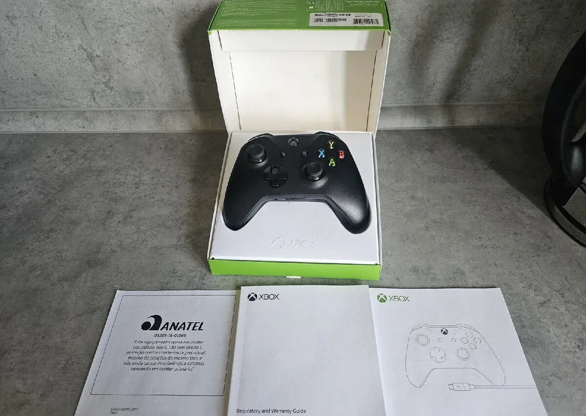 Ovladač Xbox One (Model 1708) – kompletní balení / krabice