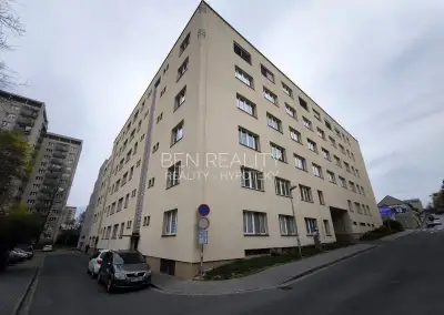 Pronájem - cihlový byt 1+kk 14m2 Zlín Lorencova (vedle ulice