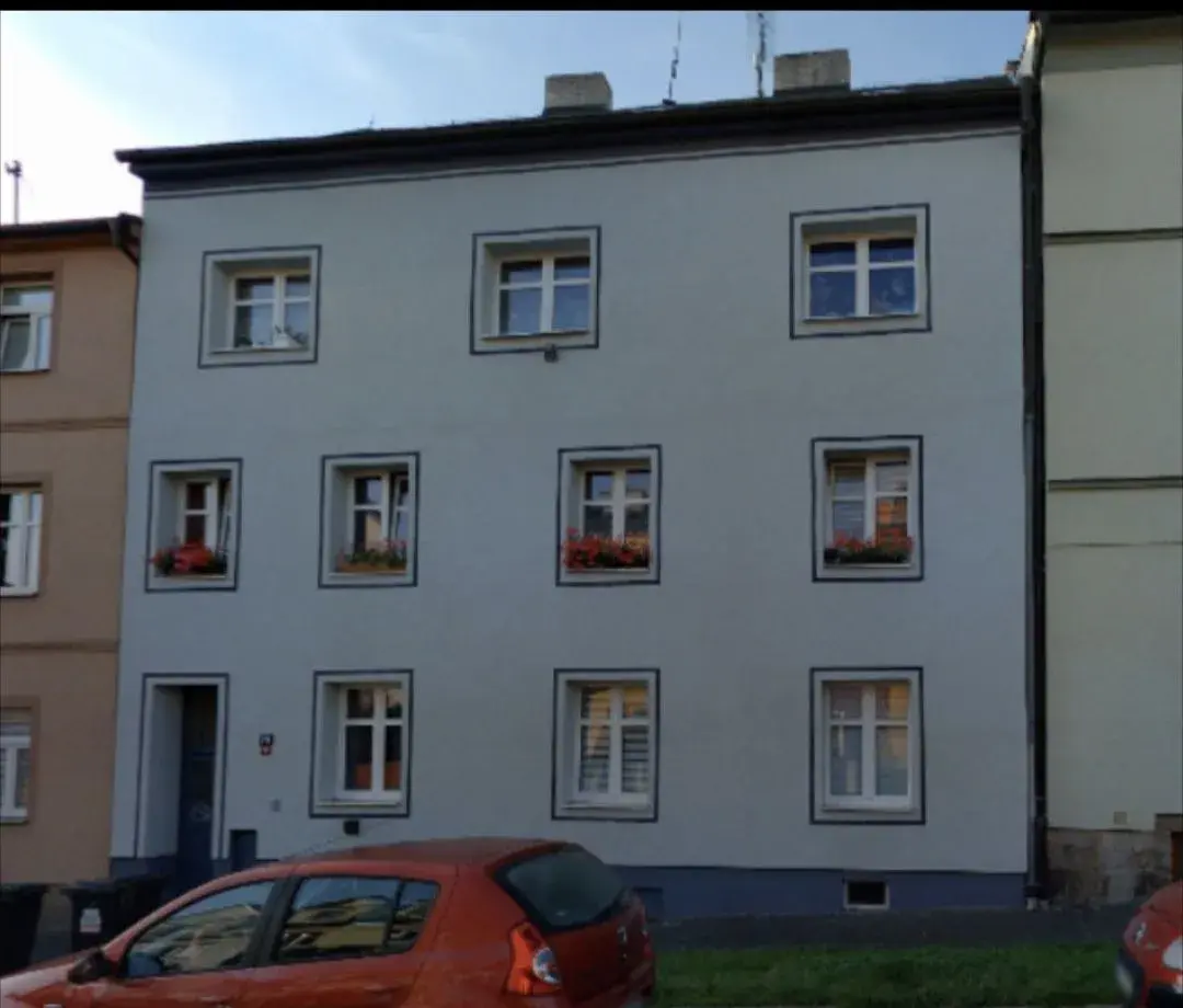 Dílna, výrobna, zázemí, sklad, 85 m2 snížené přízemí