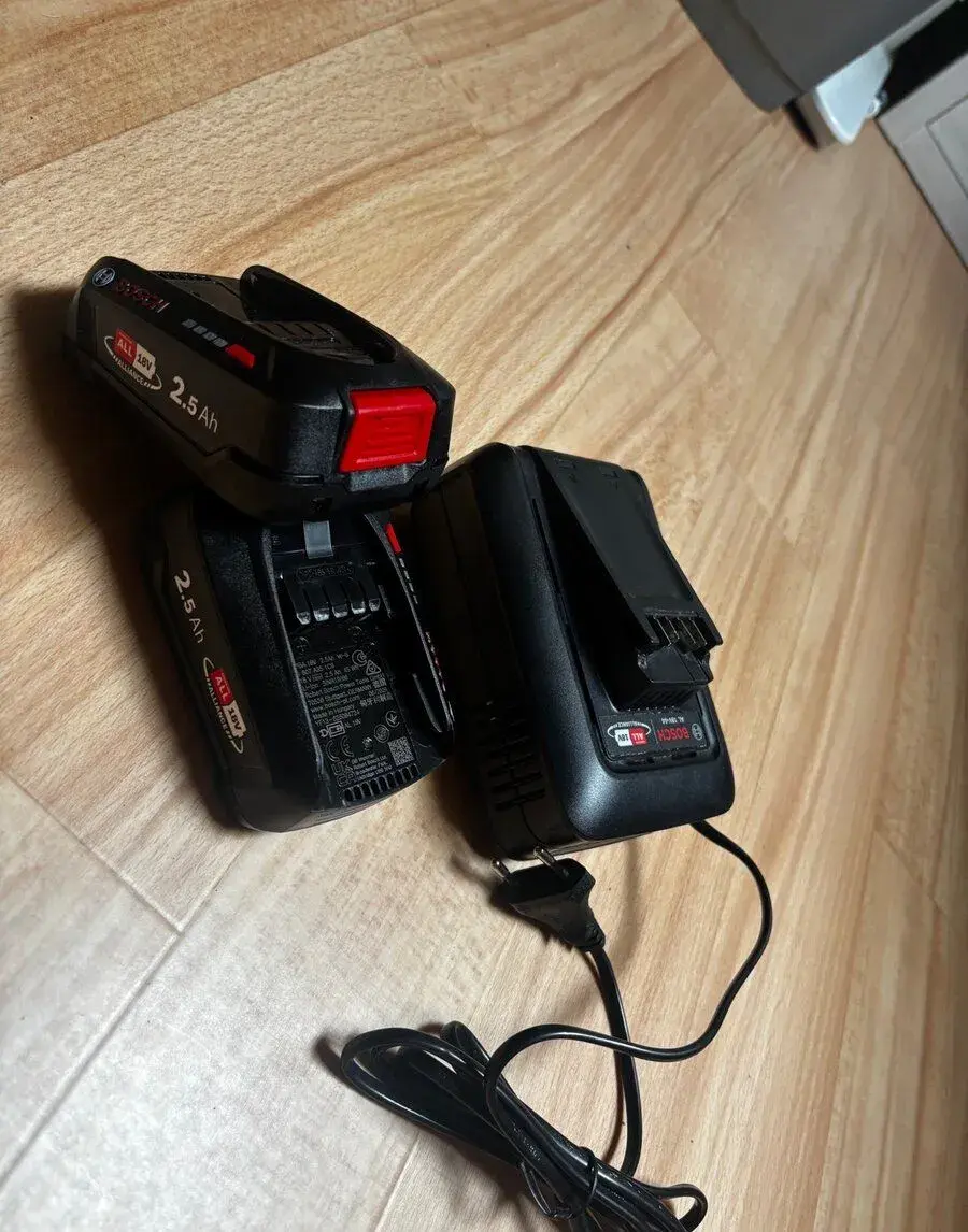 2xbaterii a nabíječku Bosch 18V