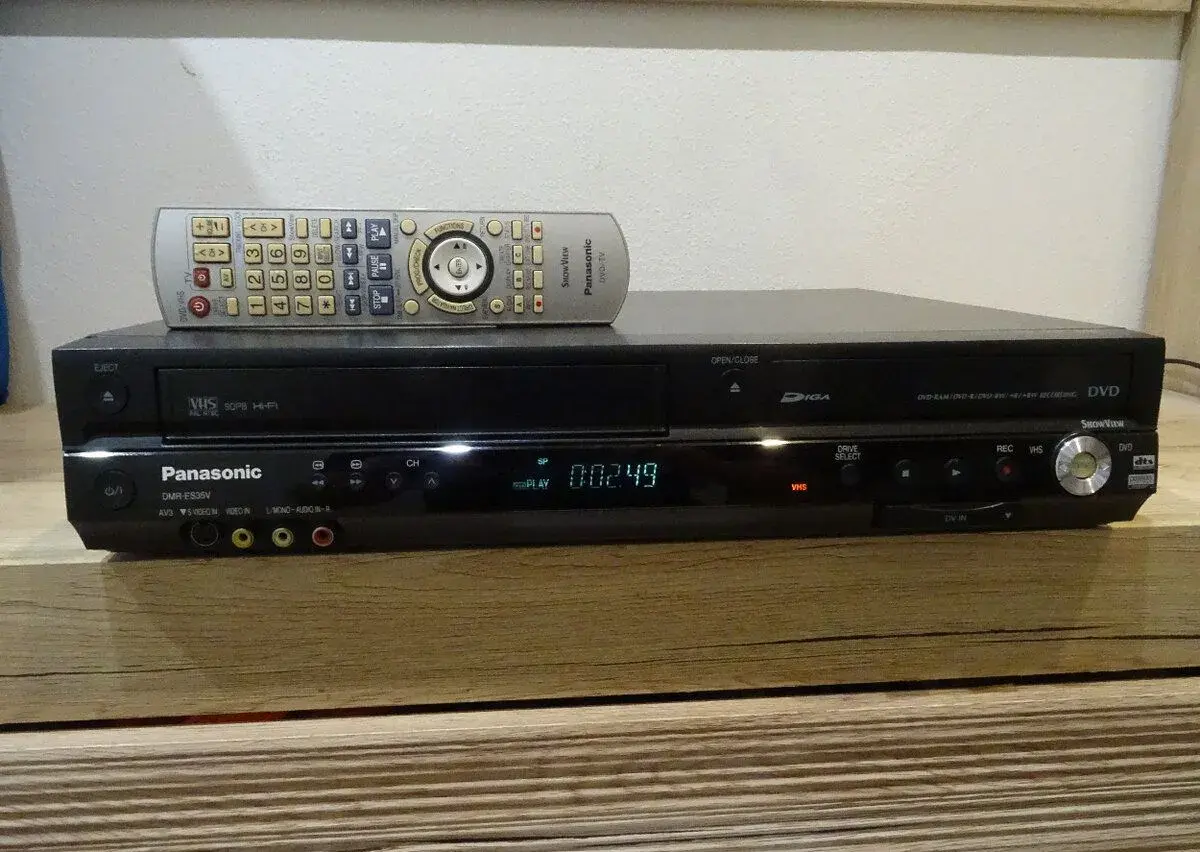 DVD a VHS rekordér PANASONIC DMR-ES35V - COMBO-TOP