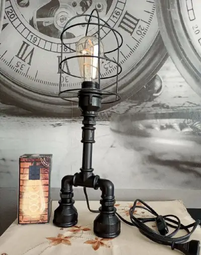 Kovová lampa