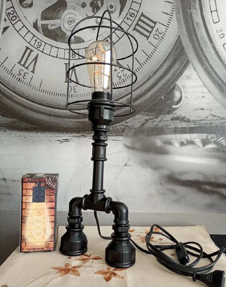 Kovová lampa