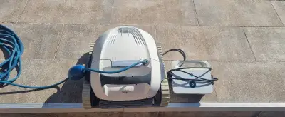 Roboticky vysavac dolphin e 10.