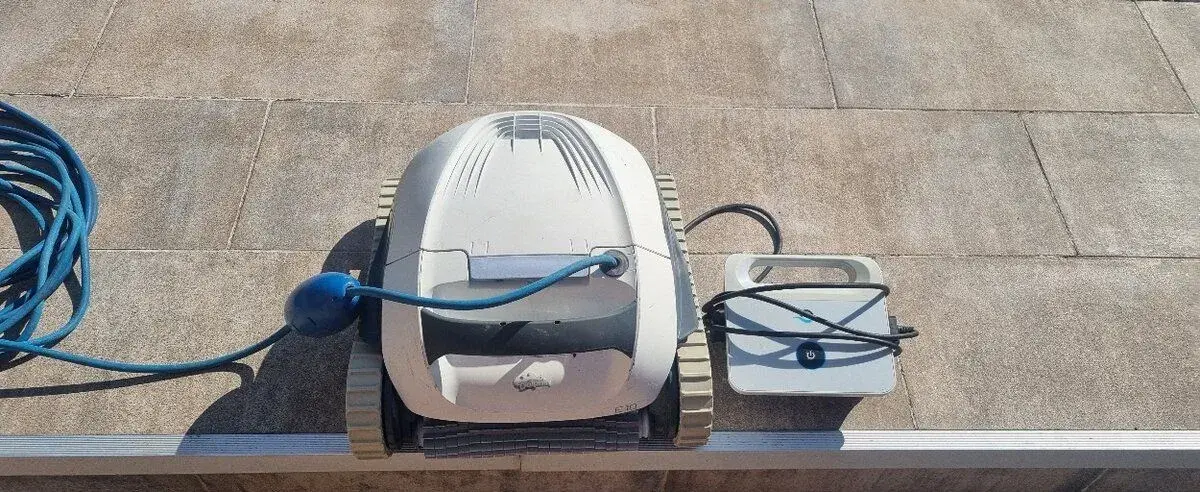 Roboticky vysavac dolphin e 10.