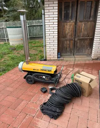 Naftové topidlo MASTER BV77E + rukáv a termostat