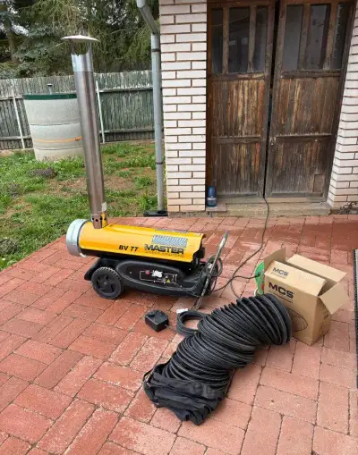 Naftové topidlo MASTER BV77E + rukáv a termostat