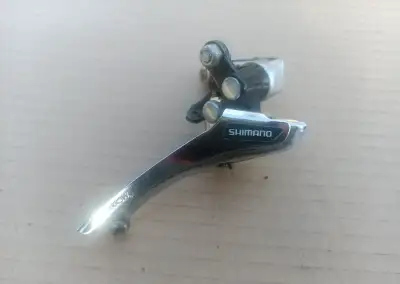 Silniční přesmykac Shimano na objimku
