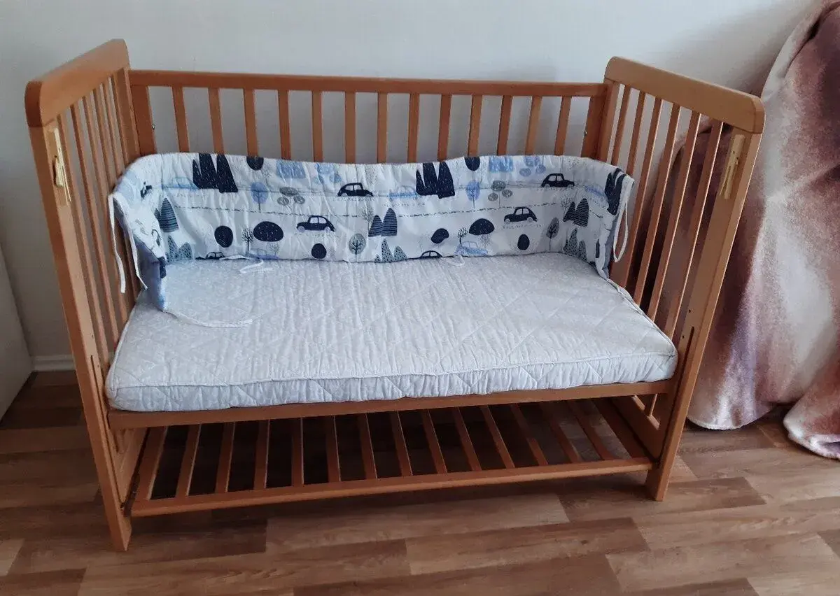 Dětská dřevěná postýlka