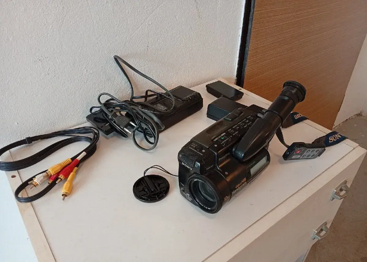 Sony Video Hi8 Handycam + příslušenství a brašna