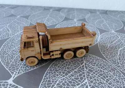 Nový dřevěný model Tatra 815 S3 6x6 sklápěč