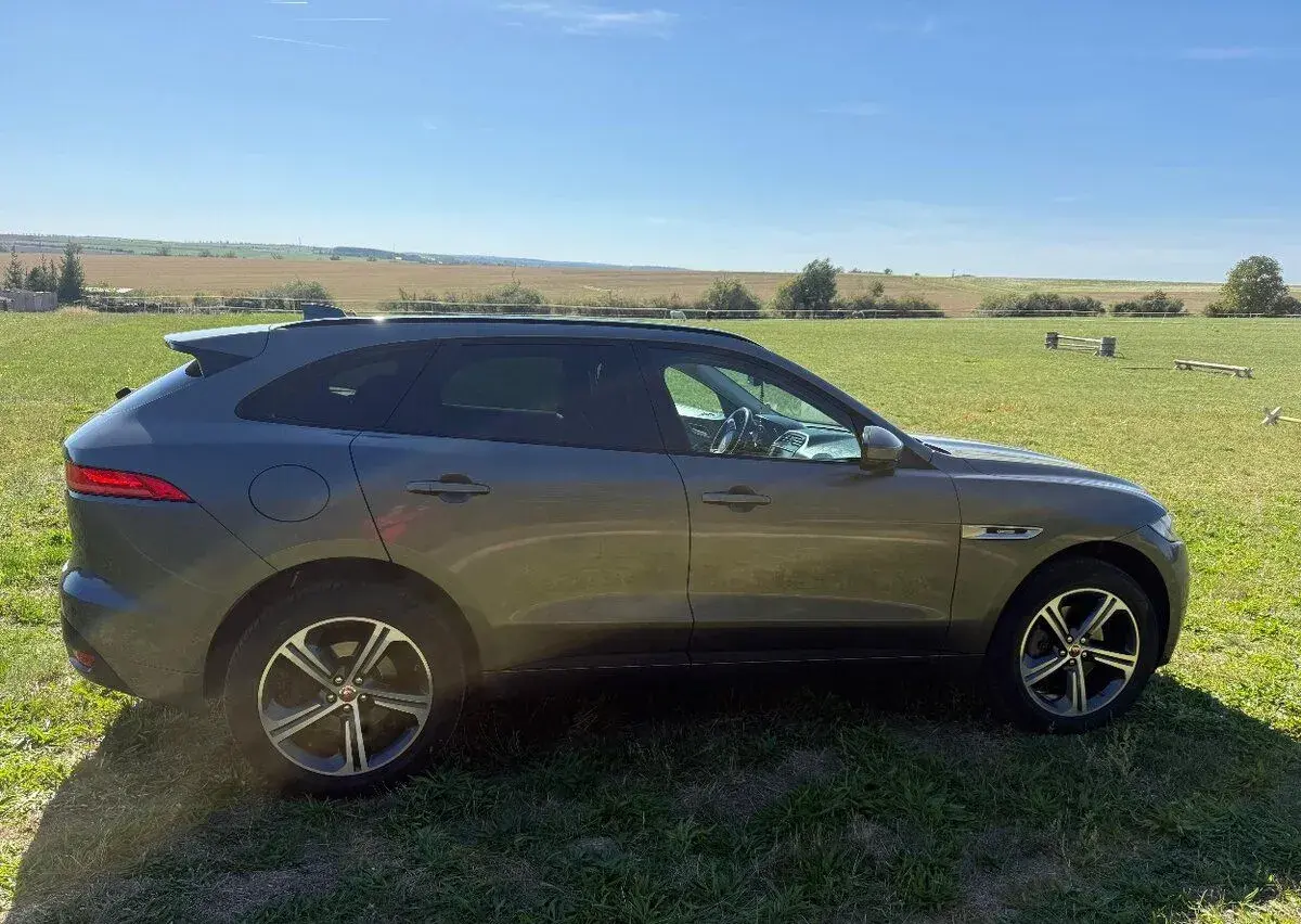 Jaguar F-PACE – 2018, 92 000 km