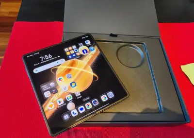 HONOR Magic V3 512 GB v záruce.