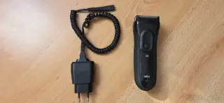 Holící strojek Braun 3040s