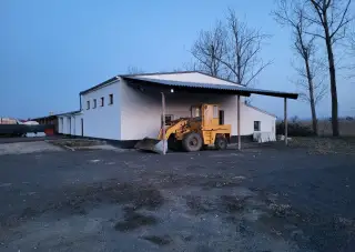 SKLADY, SKLADOVACÍ PLOCHY 100-1000m2 Městec Chrudim