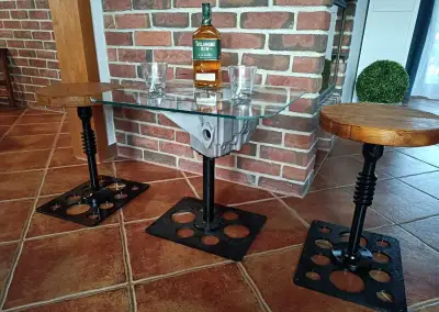 Stolek z převodovky a židličky