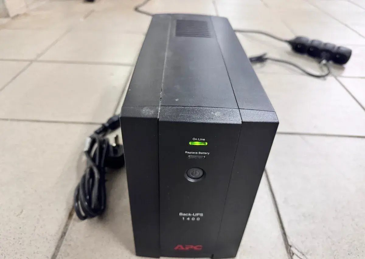 Záložní zdroj APC Back-UPS 1400 BX1400UI 700W