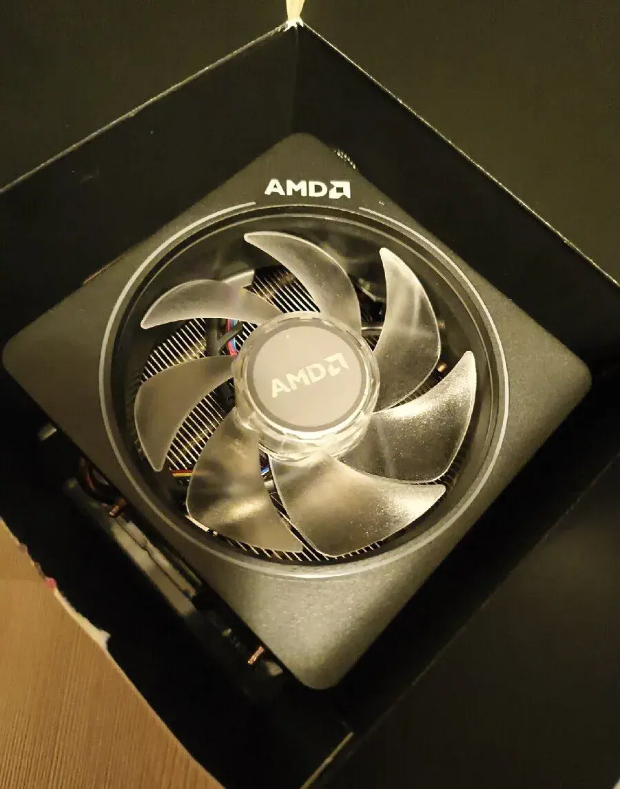 Nový chladič CPU, Wraith Prism AM4 socket