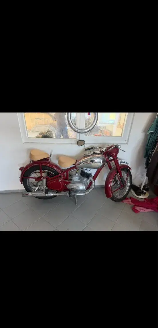 JAWA PÉRÁK 250 cm³