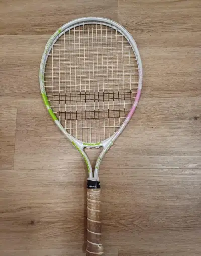 tenisová raketa