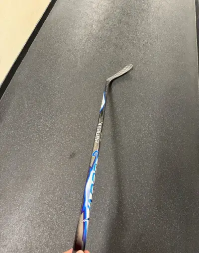 NOVÁ NEPOUŽITÁ hokejka- Bauer Vapor Flylite Blue INT 65 flex