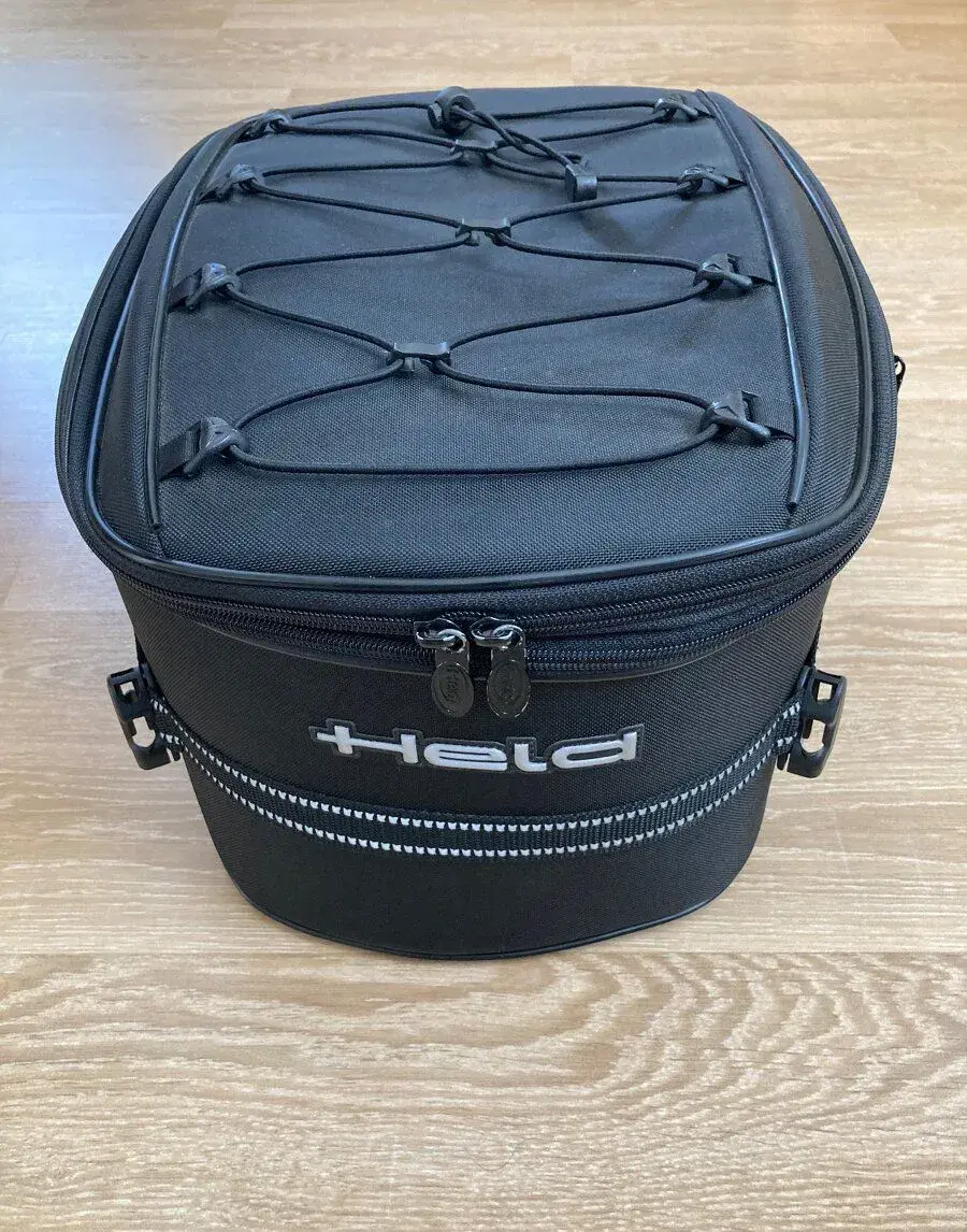 Held ICONIC EVO, objem 12-21l, černý L