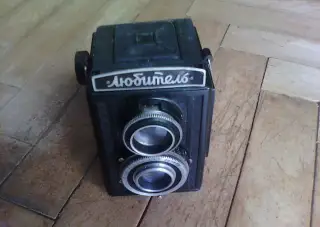starožitný fotoaparát LJUBITEL