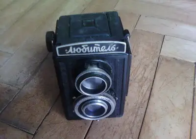 starožitný fotoaparát LJUBITEL
