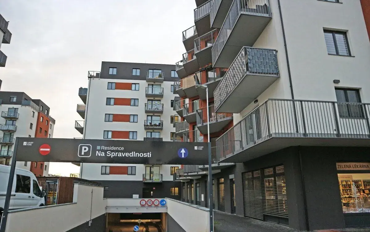 Garážové stání Rezidence Na Spravedlnosti, Pardubice
