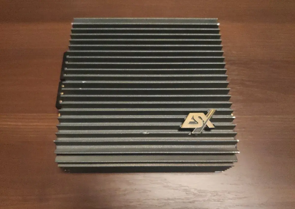Zesilovač do auta ESX Q120.2