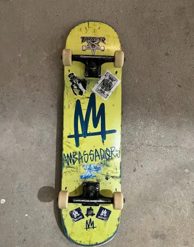 Skateboard Ambassadors – trucky Theeve, kolečka Bones