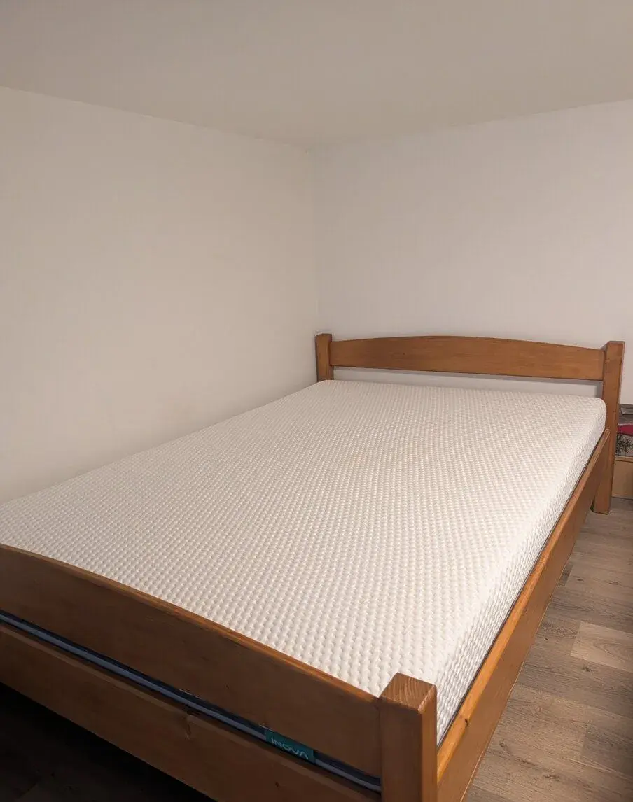 Prodloužená postel 140×210 masiv (truhlář) + Inova Pro