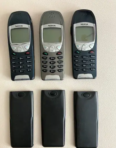 Nokia 6210 - 2 kusy