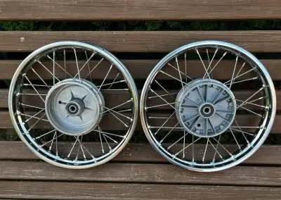 Nová kola Jawa 250/559, 350/360, ráfky, výplet, vycentrováno