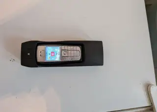 Nokia 6230I s držákem do Bmw