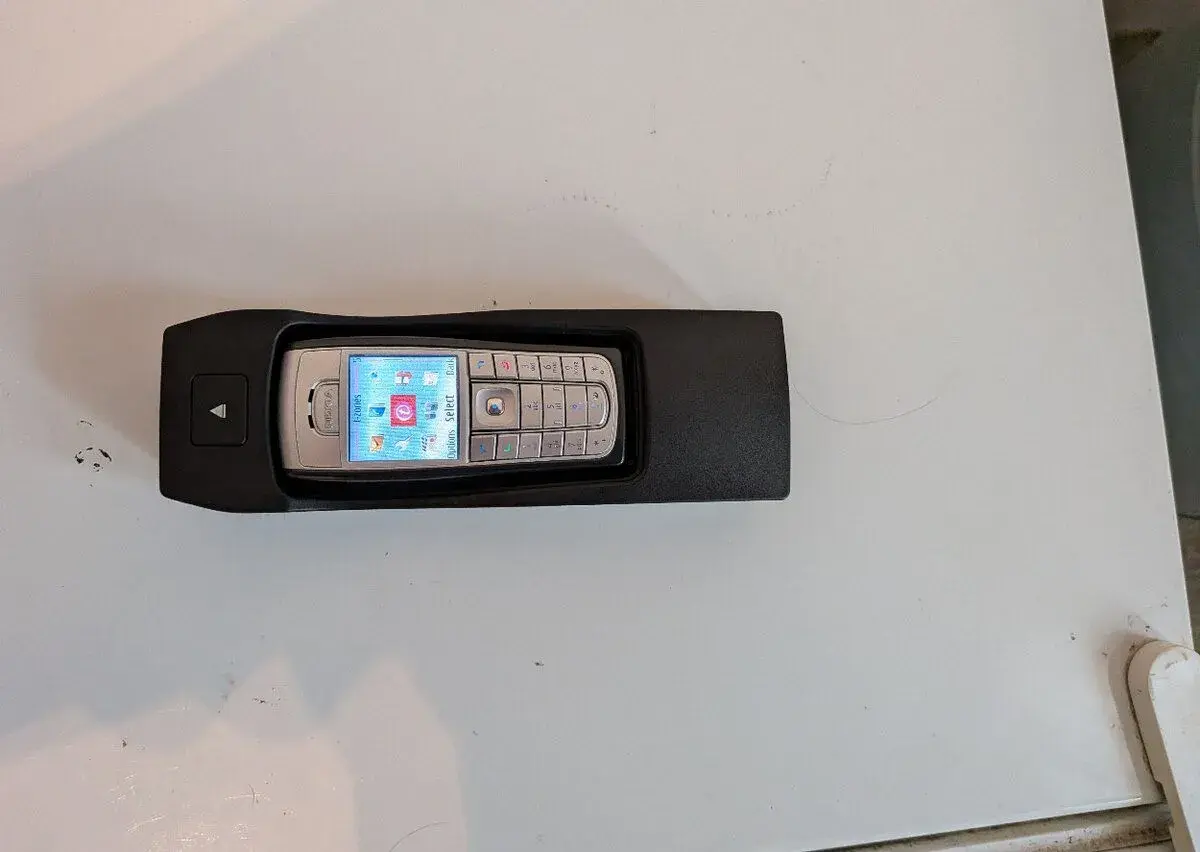 Nokia 6230I s držákem do Bmw