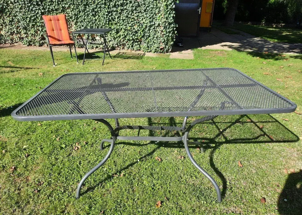 Stoly tahokov 1450x90 cm 1850 kč,kulatý prům.107 cm