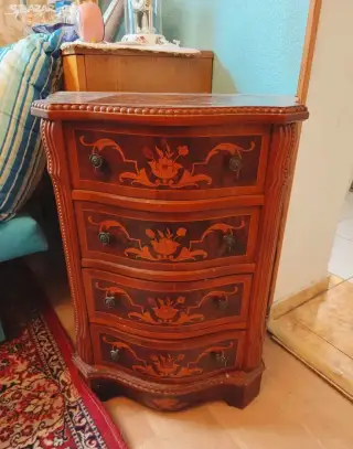 Skříňka / komoda