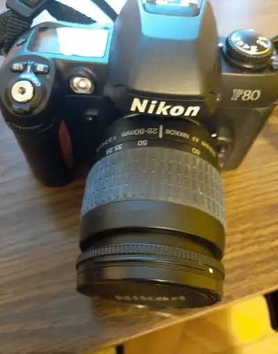 NIKON F80 s obj. 28-80