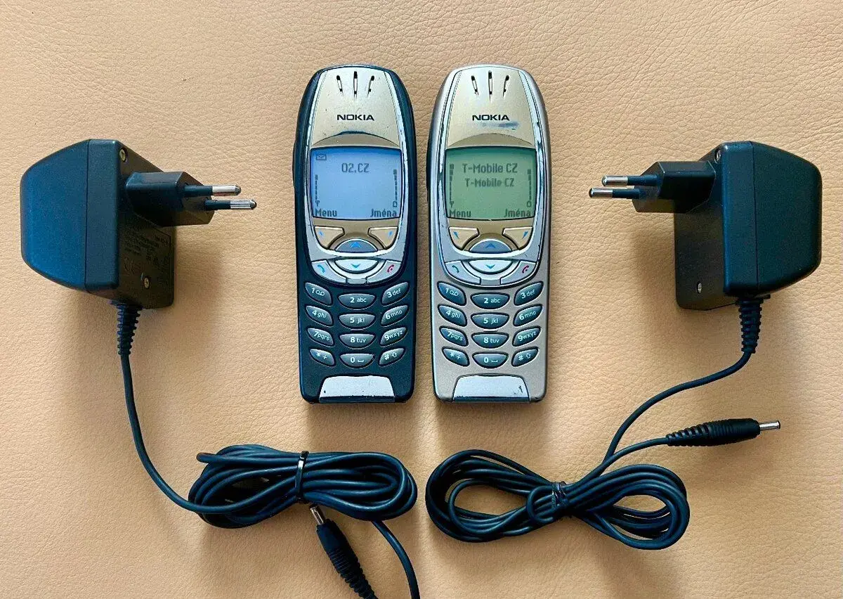 Nokia 6310i a Nokia 6310