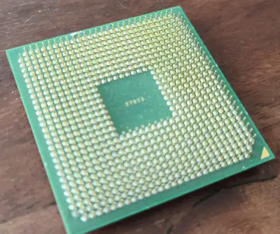 Procesor AMD Sempron 3100+ 1.8 GHz - SDA3100AIO3BA