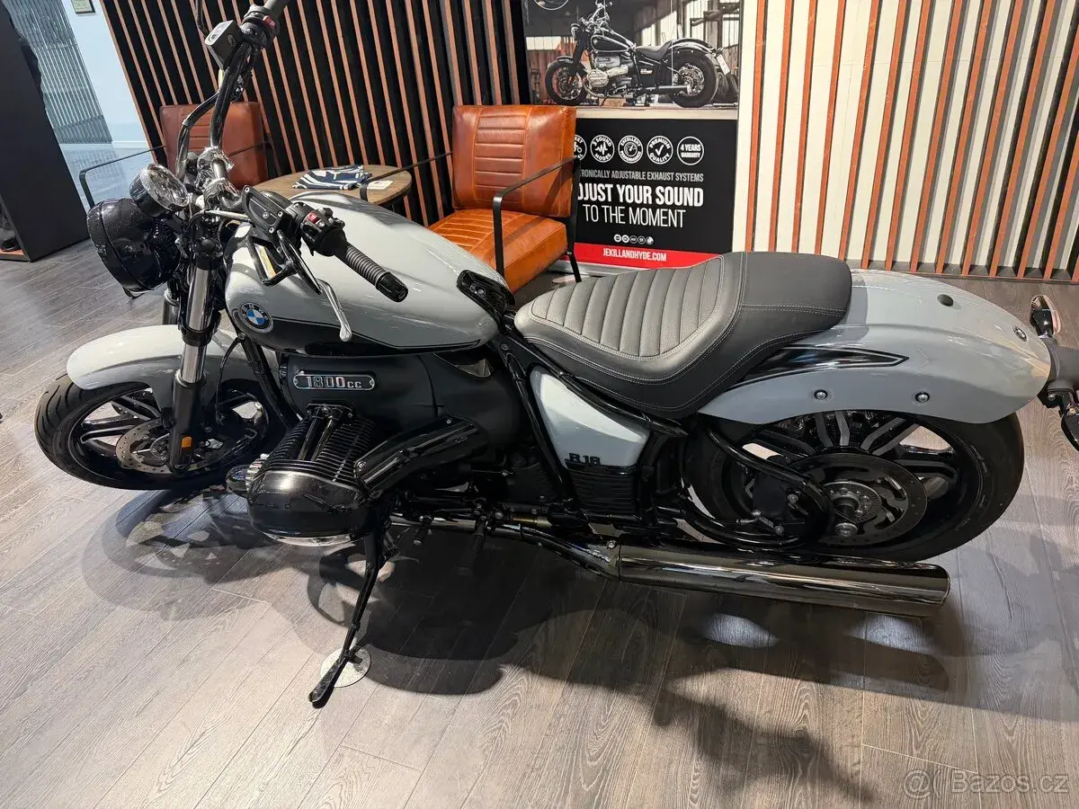 BMW R 18 Blacked Out | Model 2025 | Najeto pouze 1 032 km