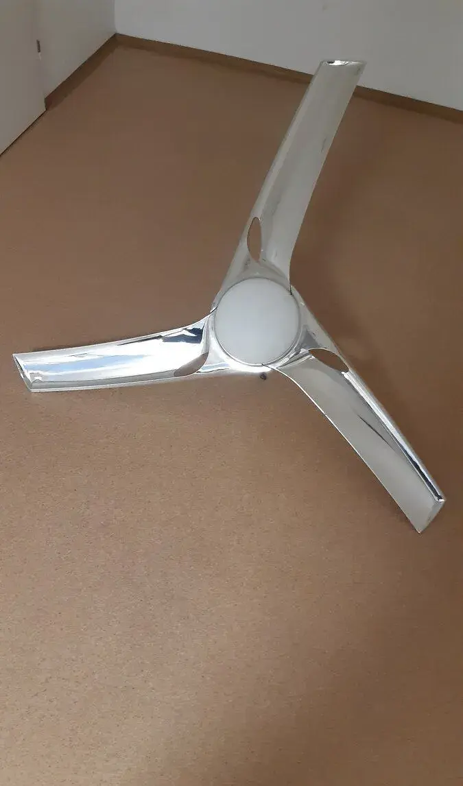 stropní světlo s ventilátorem